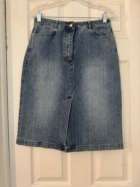 Kenzie Medium Wash Denim Midi Skirt size 6